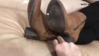 Watching her Strip her Heel Boots and Socks off Tease_Wolfeandvixen_720p