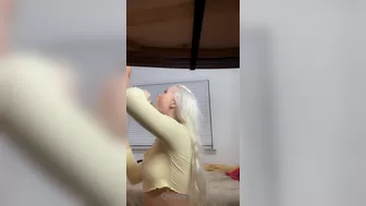 Alyssa9 Cute babe shows her delicious body.