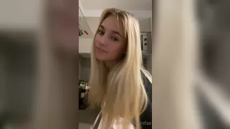 Danifae Mature chick pulls pussy