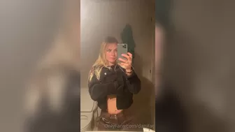 Danifae Thin bitch cums after handjob