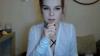 ivygrace Pretty lady gently masturbates cunt