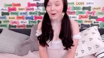 mira_xo Sexy blonde gets her pussy fucked
