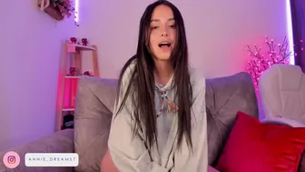 annie_dreams chaturbate Hot babe pulls her holes