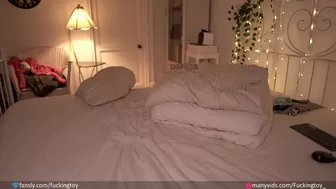 fuckingtoy_ chaturbate Skinny nipple pulls pussy with fingers