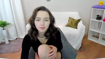 liana_roses chaturbate Blonde curvy caresses shaved cunt