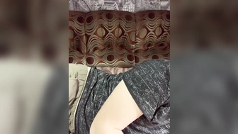 Exotika-Jizzu прелестно долбит свои дырочки