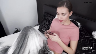 Sweet Bunny_Bored сводная сестра трахается с возбужденным сводным братом