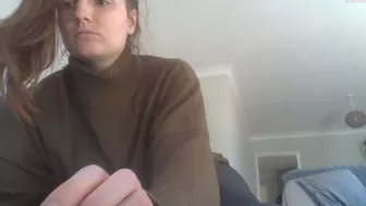 shy_english_girl chaturbate  shows his ass