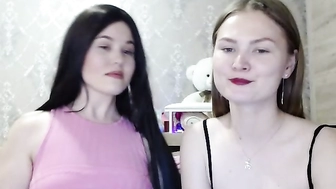 KateMiddleton ласкает свою пилотку