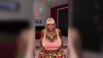 Victoria Cakes VIP aka victoriacakes onlyfans Sweet sweetie gives a big booty