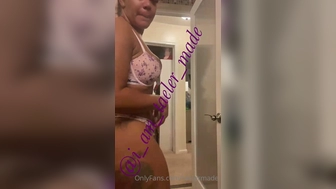 Taeler Made aka taelermade onlyfans Skinny beauty pulls pussy