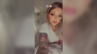 Siegexxx onlyfans  in torn pantyhose and sex machine