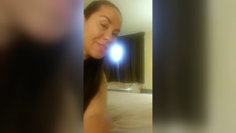 queenroguexxx1 onlyfans Juicy babe fucks her shaved pussy