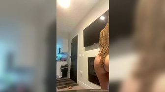 Sara Gold aka saragold aka iamsaragold onlyfans Slut fucks the cap with his fingers