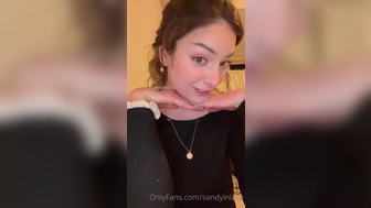 SandyInLace onlyfans Sexy chick fingering pussy