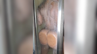 mochameanass onlyfans  fucks herself on the sofa