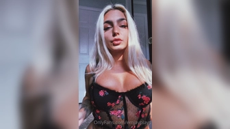 Emily Rinaudo aka Emjayplays onlyfans Beautiful chick boasts big boobs
