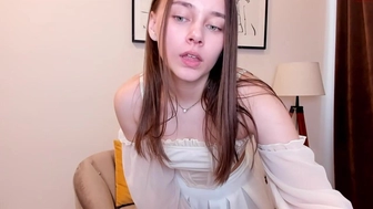 eleonora_linn chaturbate   playing with a vibrator