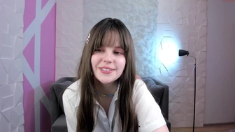 little_camellia Charming babe poses nude in front of the webcam