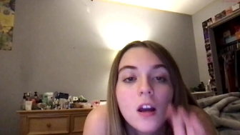 rosexoxo10 chaturbate Ardent young lady caresses big tits at work