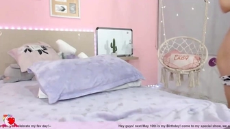 little_effy18 chaturbate Gorgeous female licks dildo