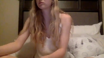 peachezzs chaturbate Naked babe sucks dildo