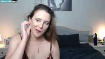 bluexstacey chaturbate Busty chick rubs her body with oil