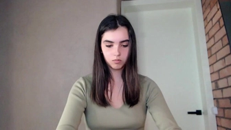 nika_la chaturbate Slender chick sucks penis gentleman