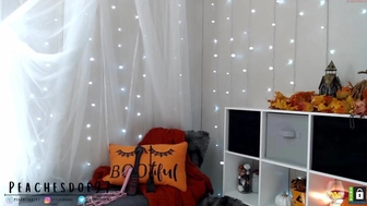 peachesdoe97 chaturbate Juicy slut fucks pussy with phallus