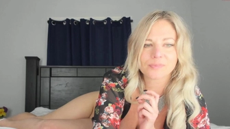 sexpotjess chaturbate Slender beauty caresses sex lips