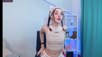 derla_meow chaturbate Busty brunette girlfriend caresses her pussy in the workplace