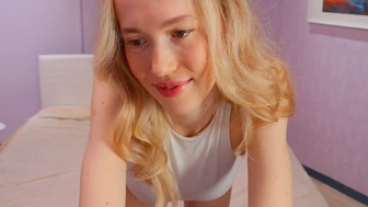 lolly_bella_ chaturbate Crazy lady fondles her cunt in panties