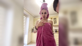 JastinBella смачная дырочка у малышки