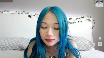 le_chan chaturbate  I shove a huge bottle in the ass