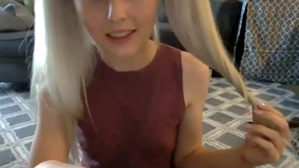 missykissie chaturbate Dark haired bitch gently pulls pussy