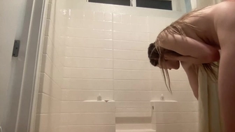 high_bjbas chaturbate Bitch with huge booty caresses hairy cunt