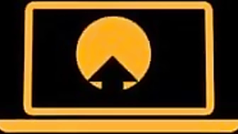 Горячая молодая тинка мастурбирует и кончает со своей любовницей.