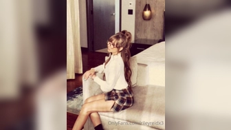 Riley Reid aka rileyreidx3 onlyfans Busty babe fucks herself in her pussy