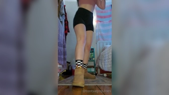 tootsiepoptoe onlyfans Yummy babe poses in french chat