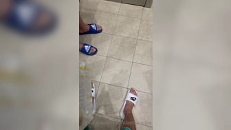 Mia Falls aka sundaebunsdae onlyfans Busty babe massages pussy