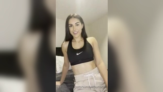 Mia Falls aka sundaebunsdae onlyfans Show with an attractive black hair