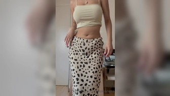 Space aka smokianaaa onlyfans  gently fucks pussy