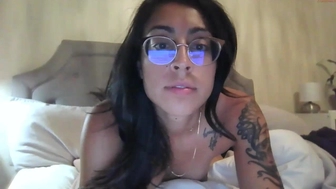 sluttywifey00 chaturbate Thick shmarina fucks herself with fingers