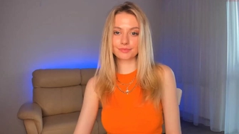 elsa_goold chaturbate Hot babe fucks shaved holes