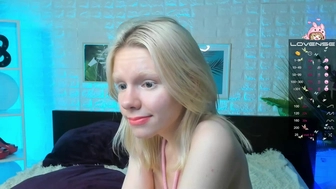 craiggrace chaturbate Hot chick fucks both holes