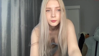 oh_honey_ chaturbate Delightful beauty fucks a shaved vagina