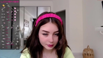 cutest_lol chaturbate runet wriggles in front of webcam