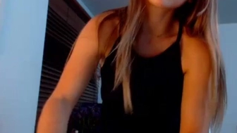 Kendall Tyler_Kendall Tyler handjob in front of the camera