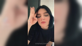 saabsilvi onlyfans Gorgeous chick strips and jerks off her cunt