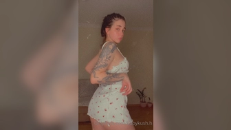 euphoriakush.h onlyfans Fun with a toy